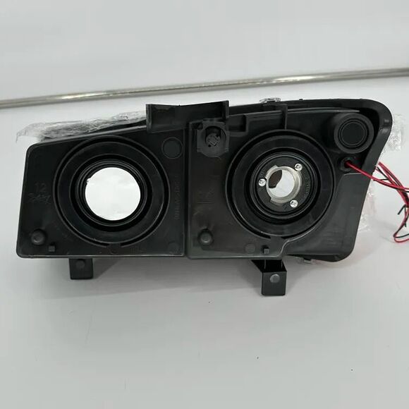 2003-06 Chevrolet Silverado Headlight Assembly Right Passenger Side Chrome Lens - Picture 8 of 11